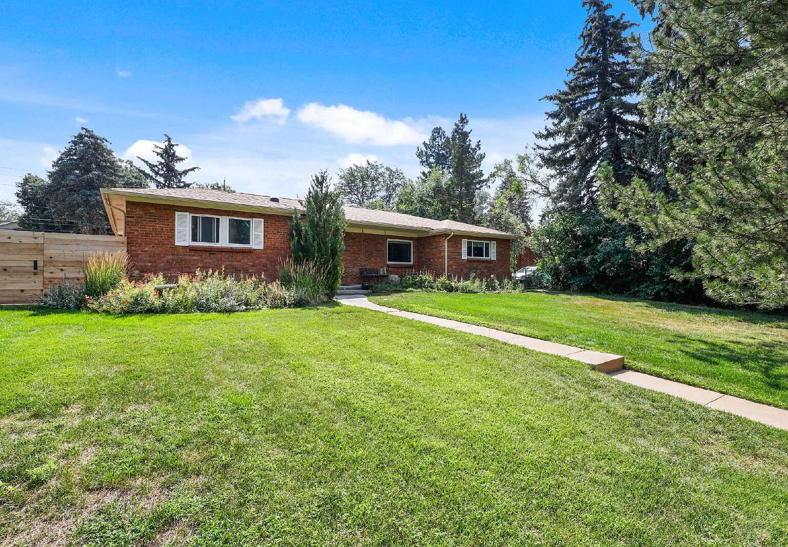 3 bed, 3.0 bath, 3042 sqft, $5,495 — Photo 4
