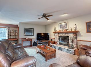 W308N5584 Windrise Cir, Hartland, WI 53029