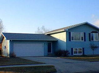 4222 Walnut St, Grand Forks, ND 58201
