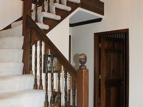 Open and Bright Entryway!