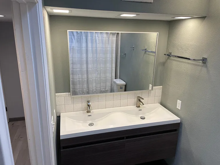 Second upstairs bathroom