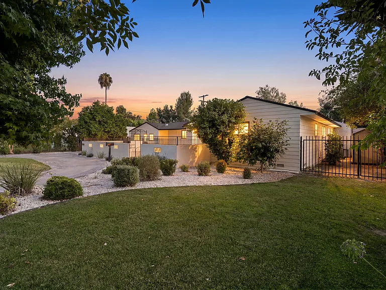 5835 Hillview Park Ave — Photo 56