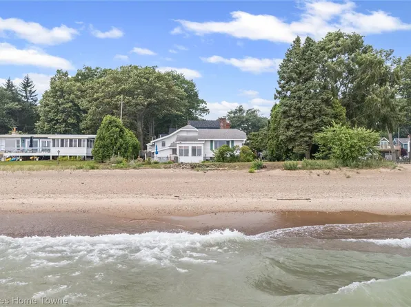 2969 Woodland Dr, Fort Gratiot, MI 48059