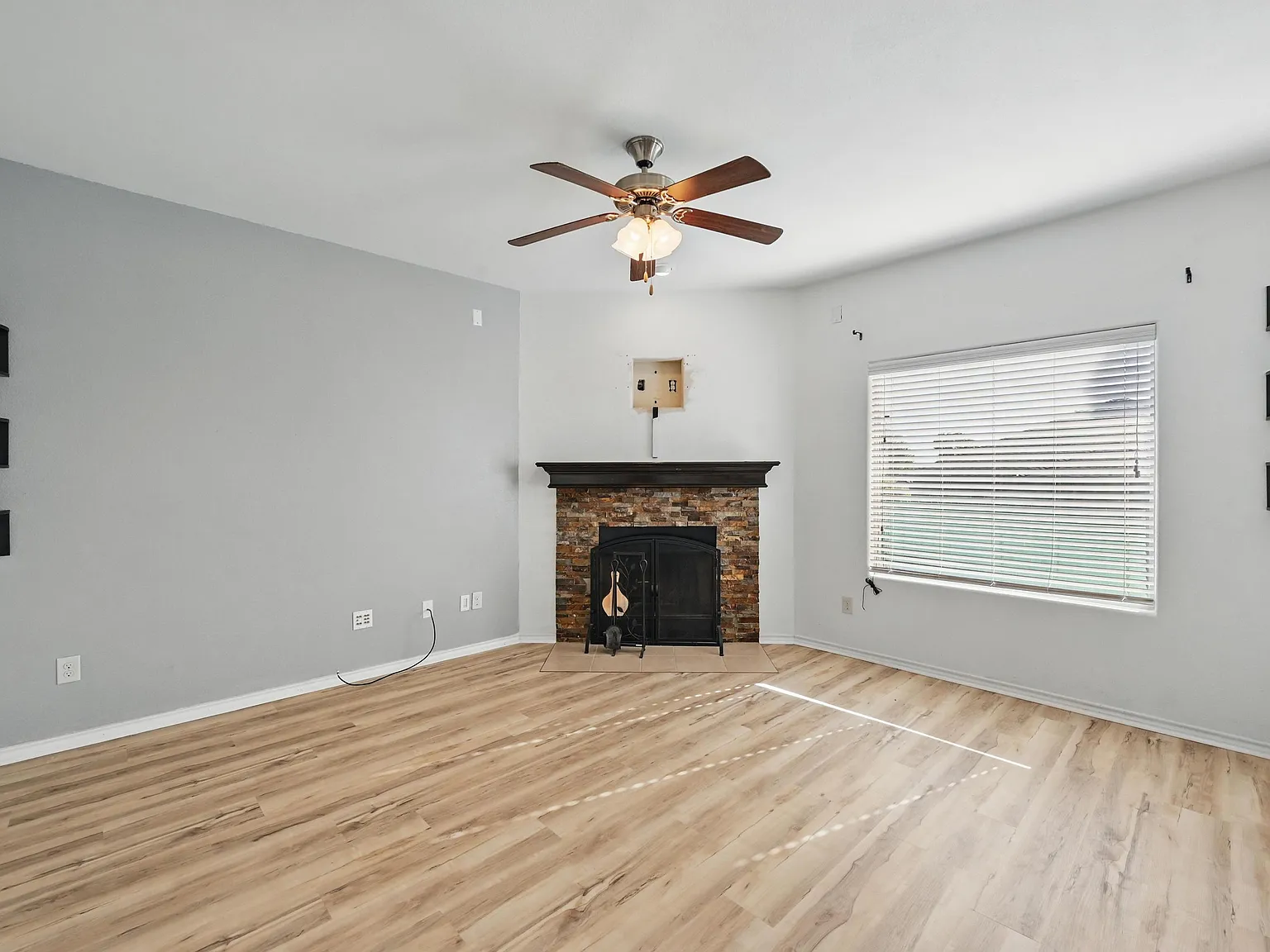 4 bed, 1818 sqft, $2,190 — Photo 1