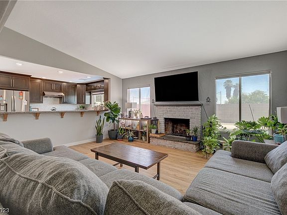3rd image of 643 Otono Dr