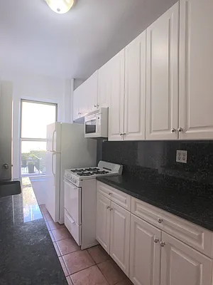 Rented by Bond New York | media 11