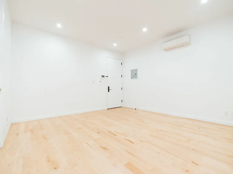 316 Evergreen Ave #4B — Photo 3