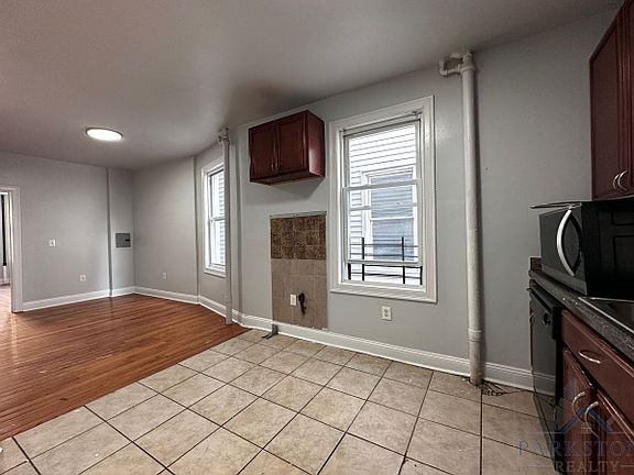 3rd image of 324 Randolph Ave #27E