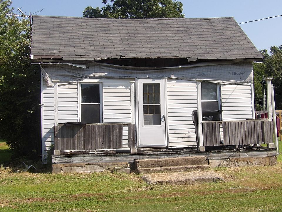 1st image of 406 W Main St