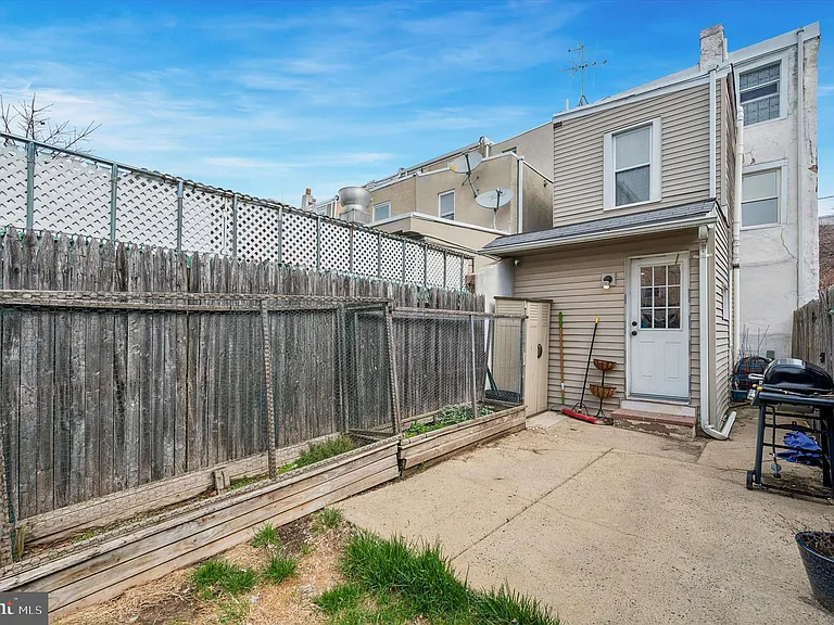 2042 E Huntingdon St — Photo 34