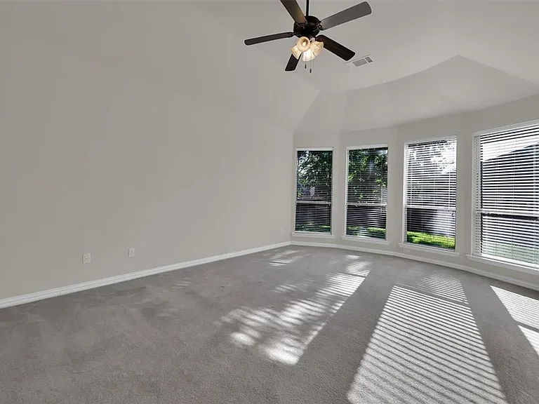 2 Maitland Ct — Photo 16