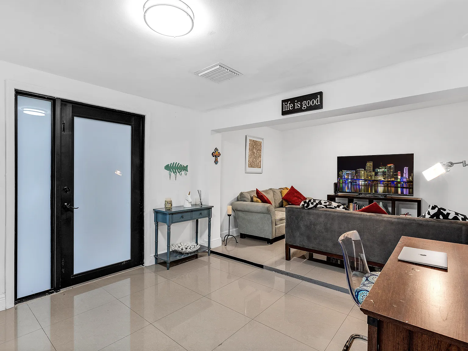 3 bed, 975 sqft, $3,950 — Photo 4