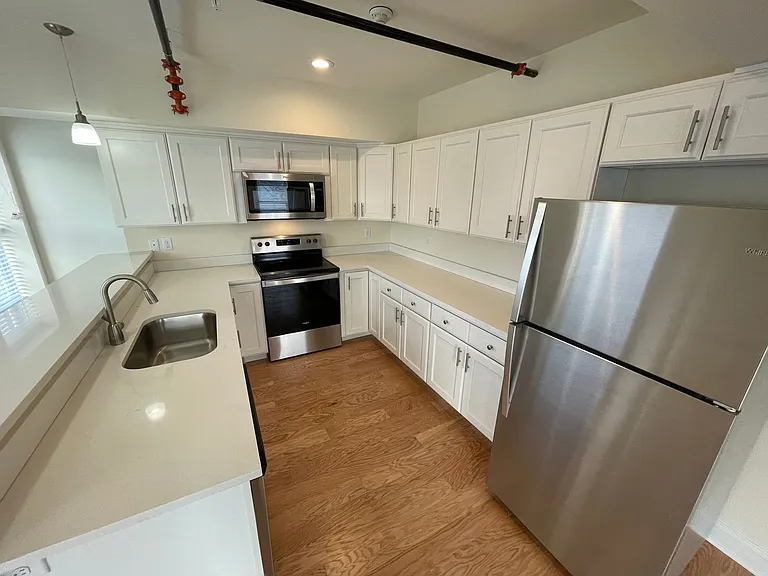 883 Broadway — Photo 14