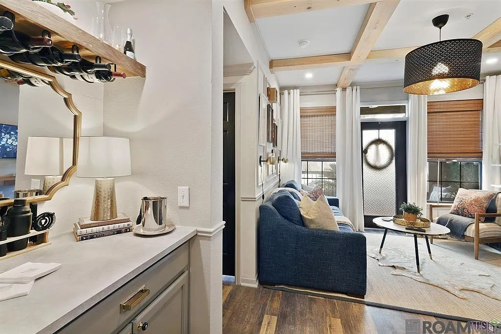 1 bed, 700 sqft, $2,100 — Photo 2