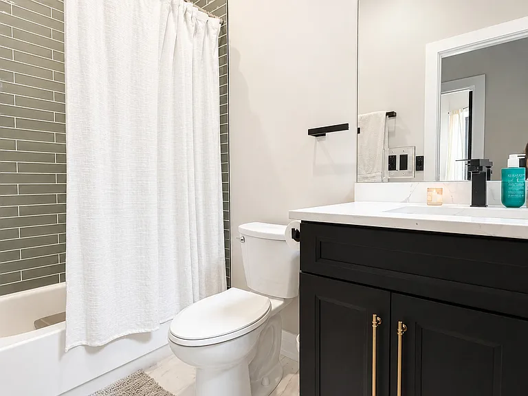 1309 N Rockwell St #2 — Photo 13