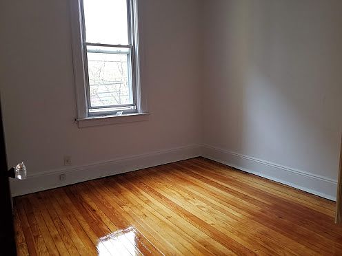 2nd image of 2556 33rd St #2