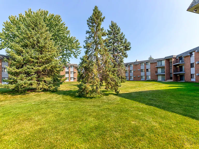 Lake Cove Village Apartments — Photo 46
