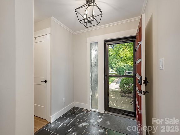 3rd image of 433 Crowfields Dr