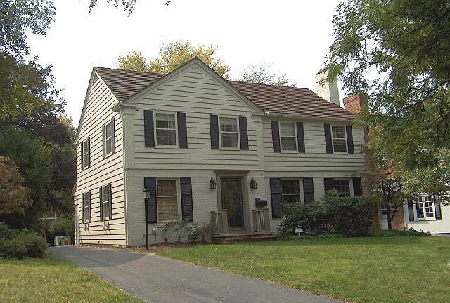 Well maintained, appealing front