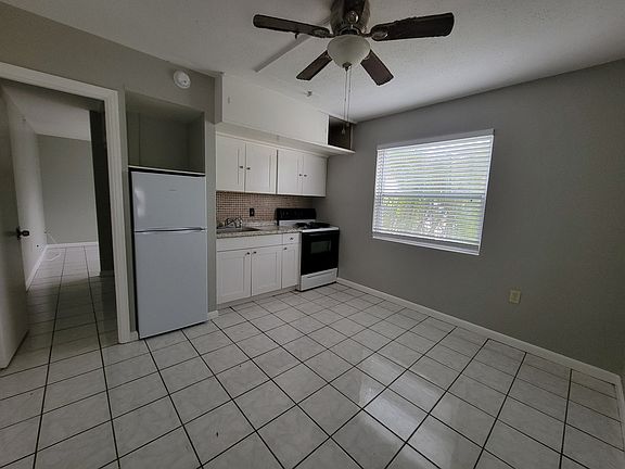3rd image of 525 12th Ave NE APT 6
