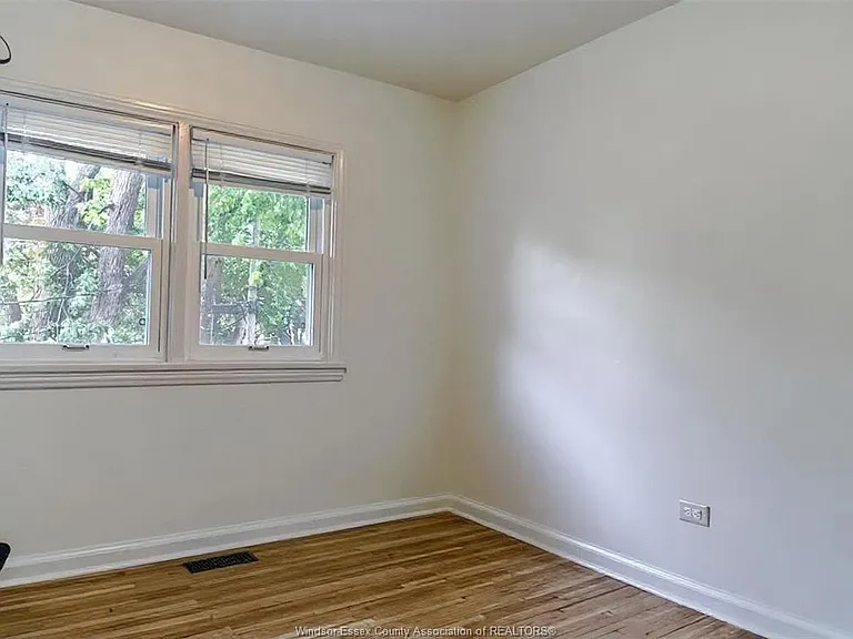 2163 College Ave — Photo 11