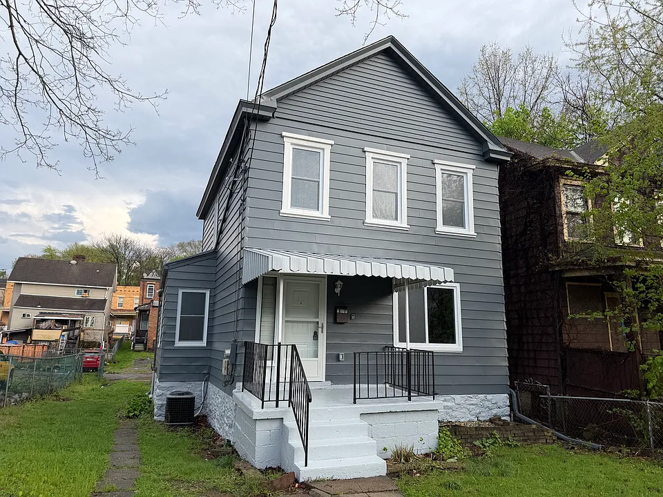 1115 Fairdale St