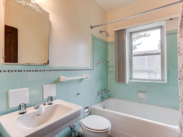 2885 James Ave S — Photo 16