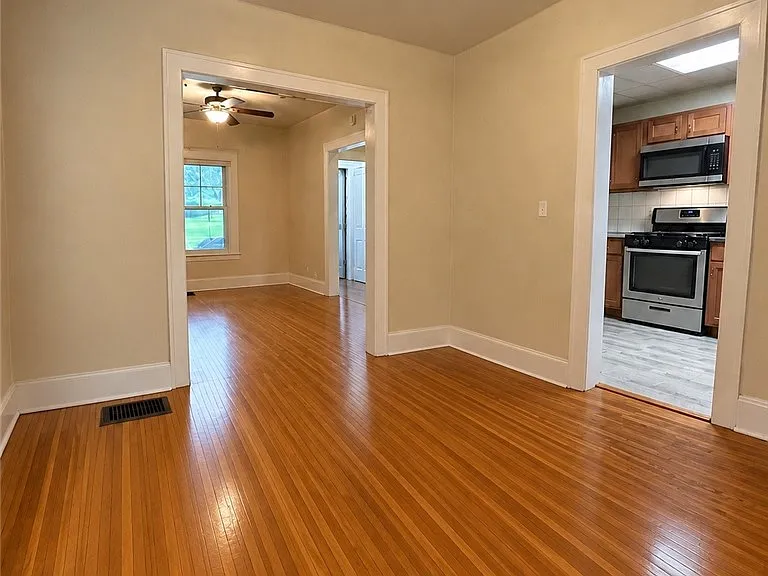 1176 Monroe Ave — Photo 11