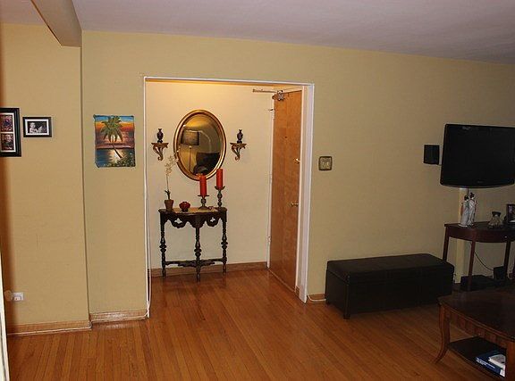 5th image of 2441 W Farragut Ave APT 2B