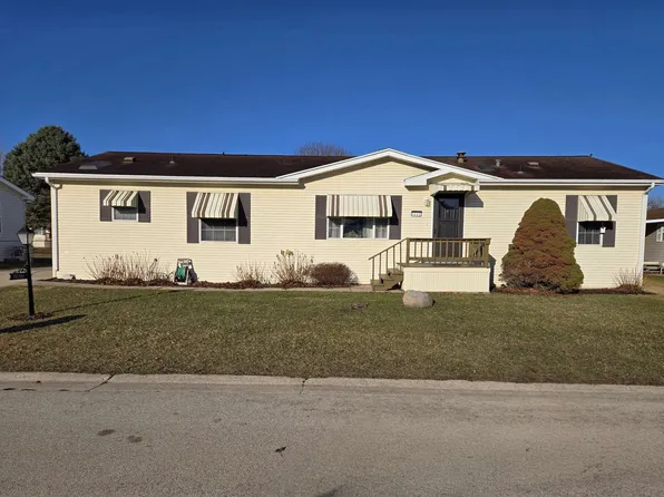 8686 Dutch Elm Ct, Roscoe, IL 61073