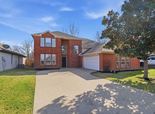 202 Bob White Dr, Red Oak, TX 75154