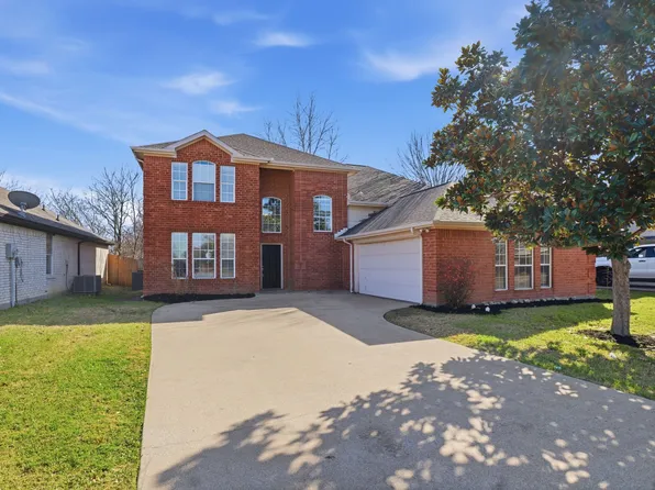 202 Bob White Dr, Red Oak, TX 75154