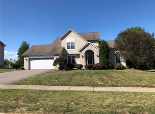 652 Shorecliff Dr, Rochester, NY 14612