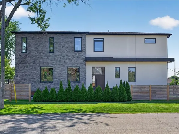 1047 Meredith Ave, Mississauga, ON L5E 2C6