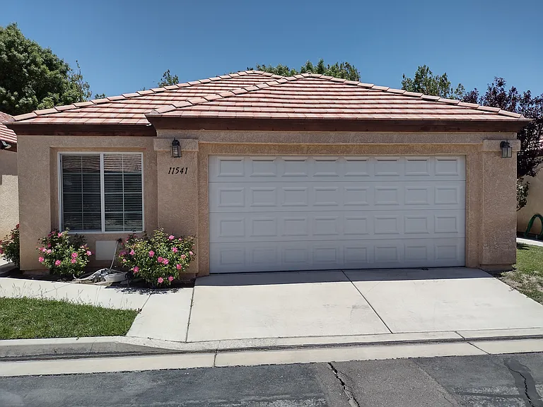 11541 Park Ln — Photo 1