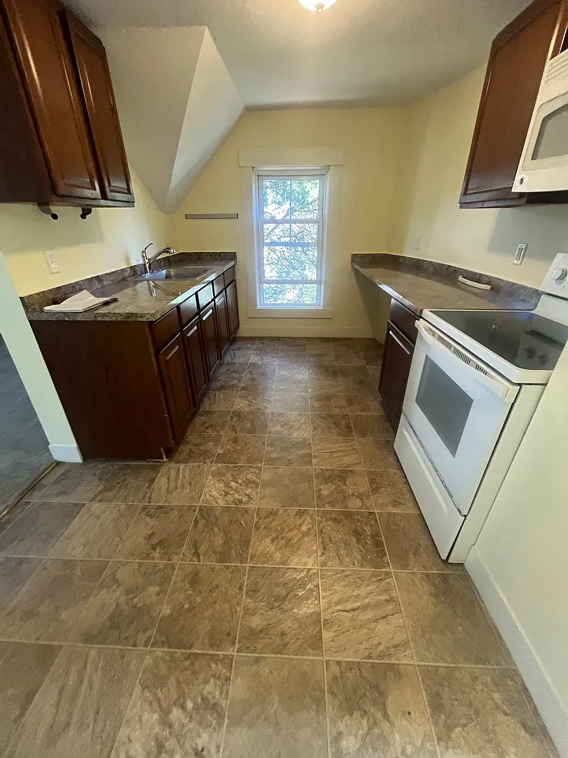 Charming 1 Bedroom 1 Bath Apt. in Middleboro — Photo 2