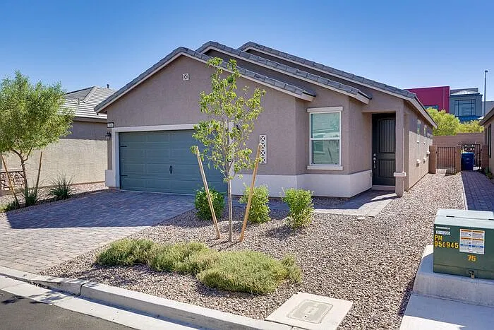4 bed, 2.0 bath, 1490 sqft, $2,195 — Photo 2