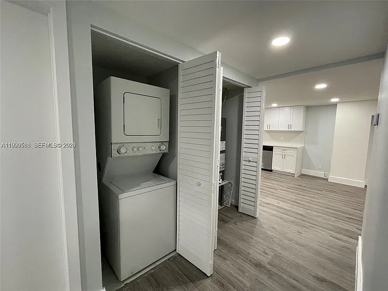 4725 SW 62nd Ave #103 — Photo 5