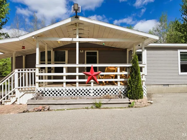 2815 E Monroe St, White Cloud, MI 49349