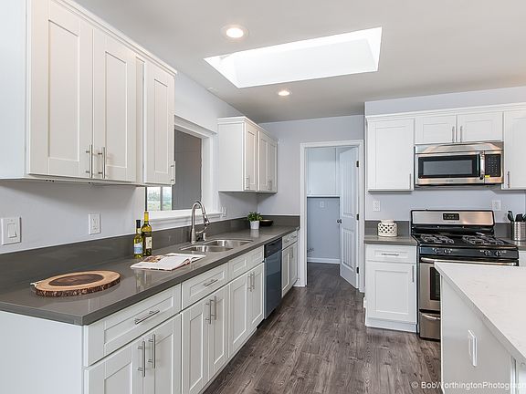 3rd image of 2566 Escondido Ave