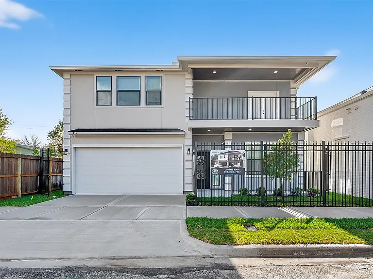 3344 Sanders St — Photo 2