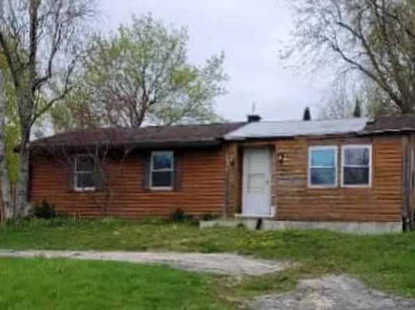 1624 Holiday Dr, Sandwich, IL 60548