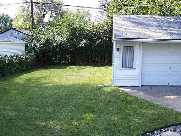 2nd image of 27819 Dartmouth St