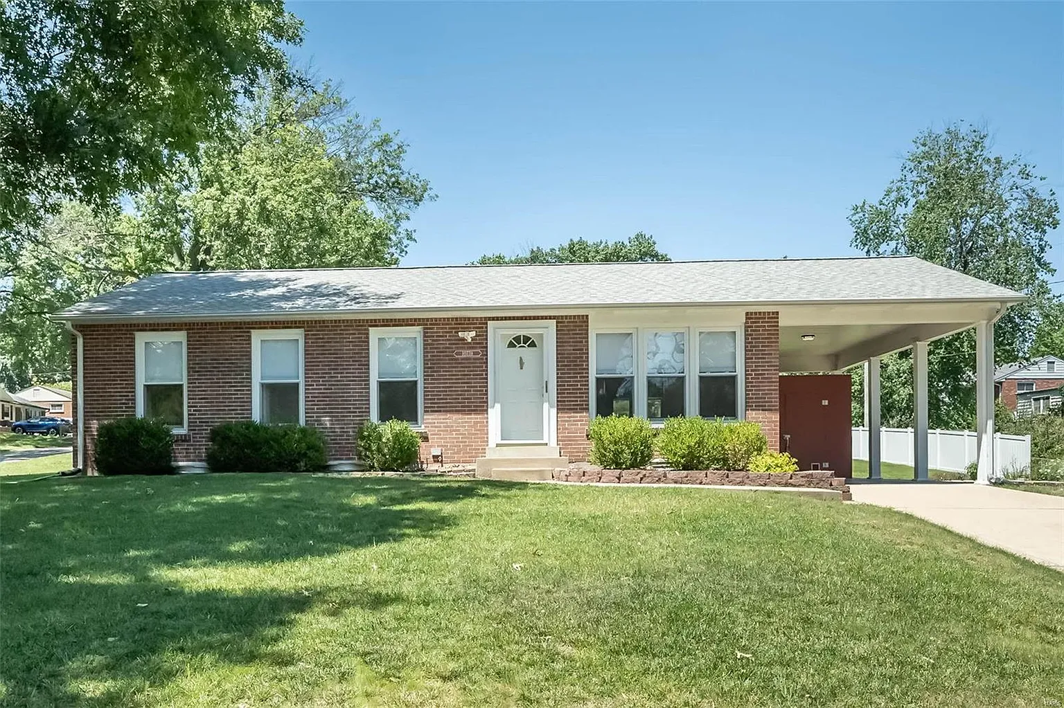 10739 Clearwater Dr photo 1