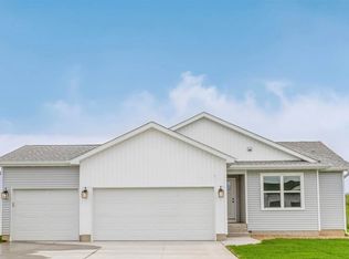 3927 Broomfield Dr, Cedar Falls, IA 50613