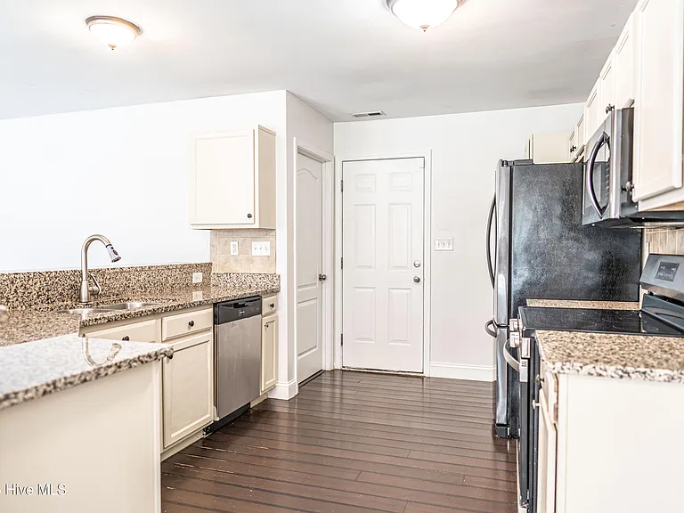 112 Holly Oak Cir — Photo 9