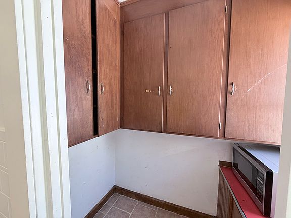 5th image of 81 Linden Ave #2