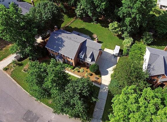 2nd image of 137 Paseo St