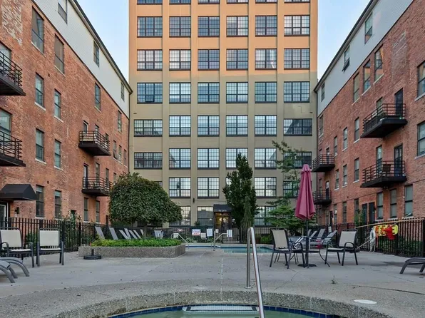 6533 E Jefferson Ave APT 406, Detroit, MI 48207