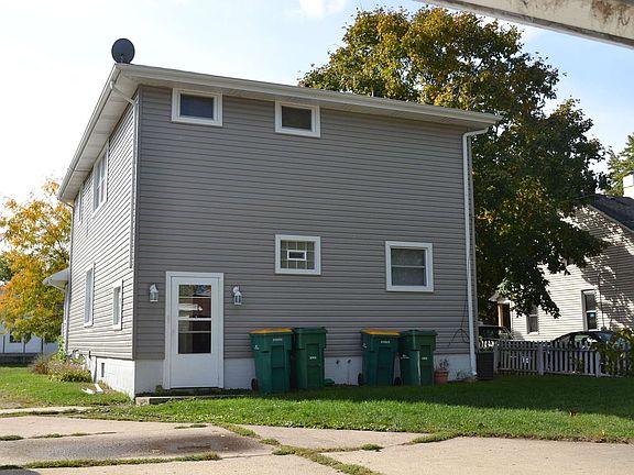 4th image of 813 Richmond St